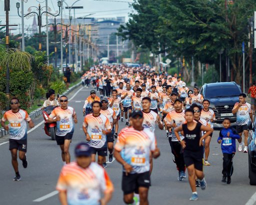 Pelari saat mengikuti Sunset Run & Art Festival 2026 yang digelar Disdukcapil Mimika, Sabtu (1/8/2026). Foto: Widikdo Rian Akbar