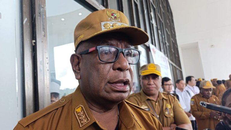 Bupati Mimika, Johannes Rettob, foto: Martha/Papua60detik