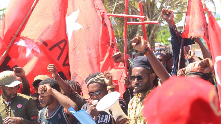 Ratusan Massa Komite Nasional Papua Barat KNPB Wilayah Nabire datangi menyampaikan aspirasi kepada Majelis Rakyat Papua MRP Papua Tengah, Senin (3/7/2026). Foto : Elia Douw/ Papua60detik