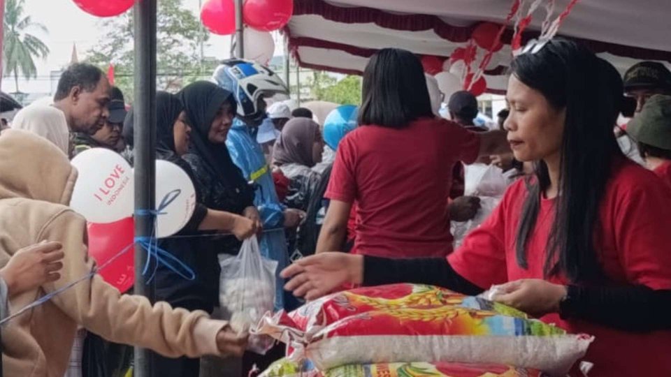 warga-timika-padati-pasar-murah-sambut-hut-ke-81-ri