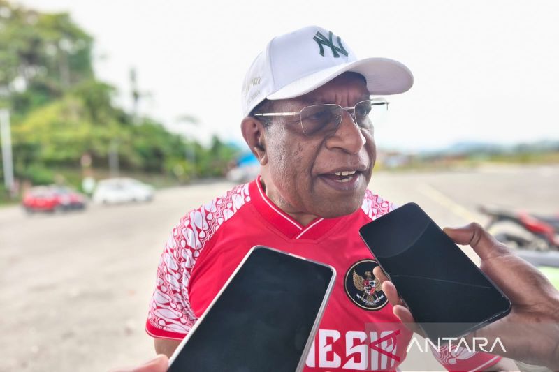 Kepala Dinas ESDM Papua Tengah Frets James Boray saat diwawancarai wartawan di Nabire, Sabtu (8/8/2026). ANTARA/Ali Nur Ichsan