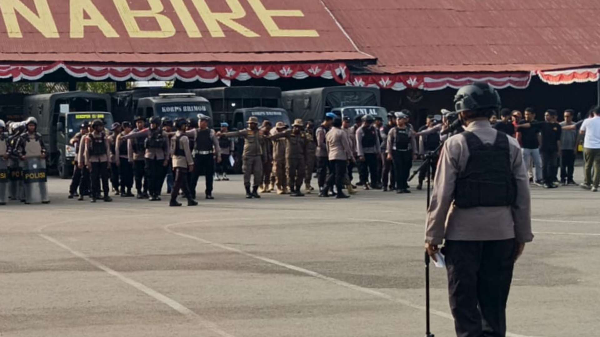 Apel pasukan gabungan yang dipimpin Kapolres Nabire, AKBP, Samuel Dominggus Tatiratu, Minggu (9/8/2026). Foto : Elia Douw/Papua60detik