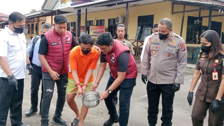 pemusnahan barang bukti narkotika jenis sabu di Mako Polres Mimika. Foto: Istimewa