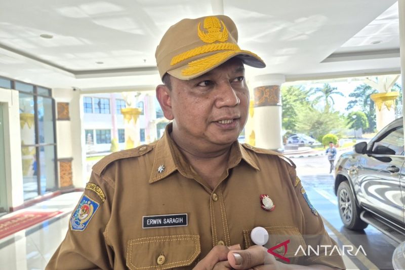 Inspektur Provinsi Papua Barat Erwin Priyadi Hamonangan Saragih memberikan keterangan kepada awak media di Manokwari, Senin (10/8/2026). ANTARA/Fransiskus Salu Weking