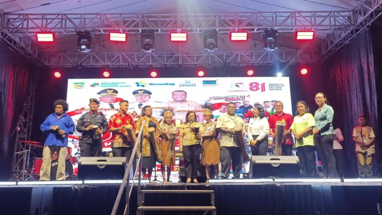 Penutupan Festival UMKM di pelataran gedung Eme Neme Yauware, Rabu (12/08/2026). Foto: Martha/Papua60detik