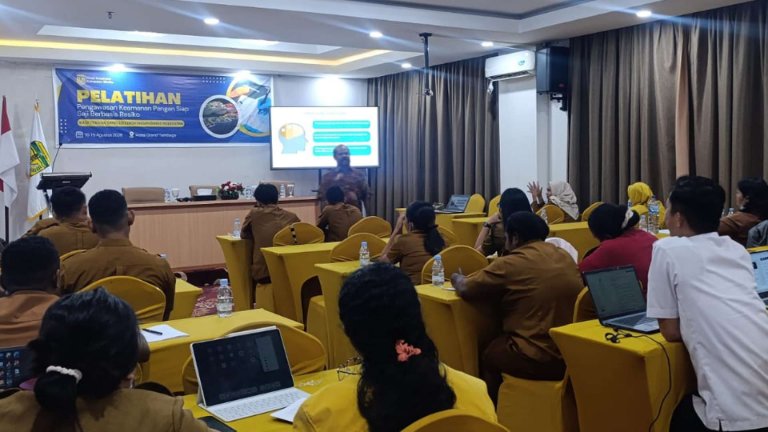 dinkes-mimika-perkuat-pengawasan-pangan-30-sanitarian-ikut-pelatihan