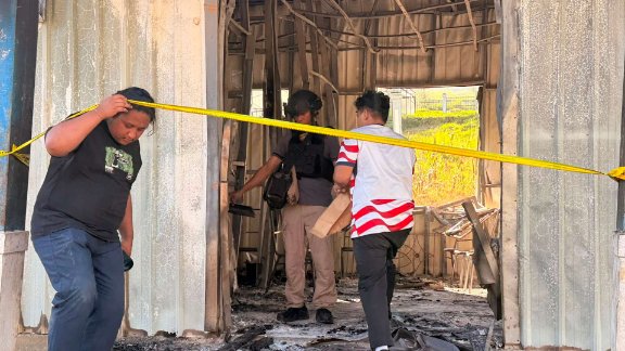 Polda Papua Tengah bersama Polres Puncak bergerak mengungkap kasus pembakaran, pengerusakan dan penjarahan sejumlah kantor pemerintahan di Kabupaten Puncak. Foto : Humas Polda Papua Tengah