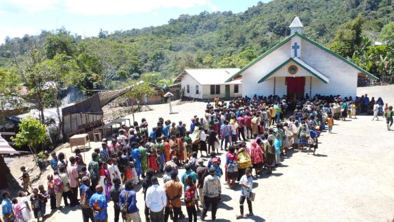 Gedung Gereja Kingmi Maranatha Dogomouto-Siriwo Diresmikan