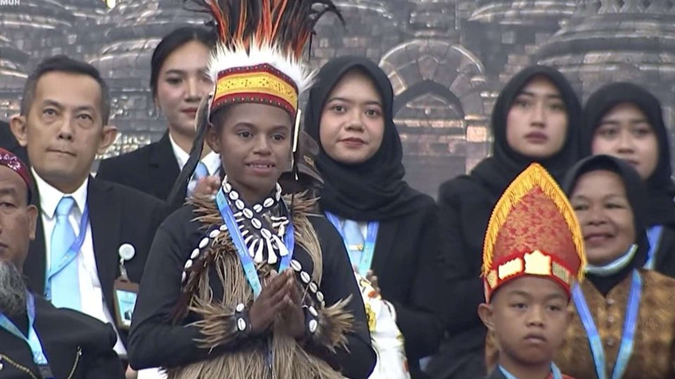 Kristina Beno, siswi kelas 6 sekolah dasar asal Merauke, Papua Selatan penerima MBG hadir dalam Sidang Tahunan MPR RI Tahun 2026 di Gedung MPR/DPR RI, Senayan, Jakarta, Jumat (14/8/2026). Foto: Screenshot Youtube Sekretariat Presiden.