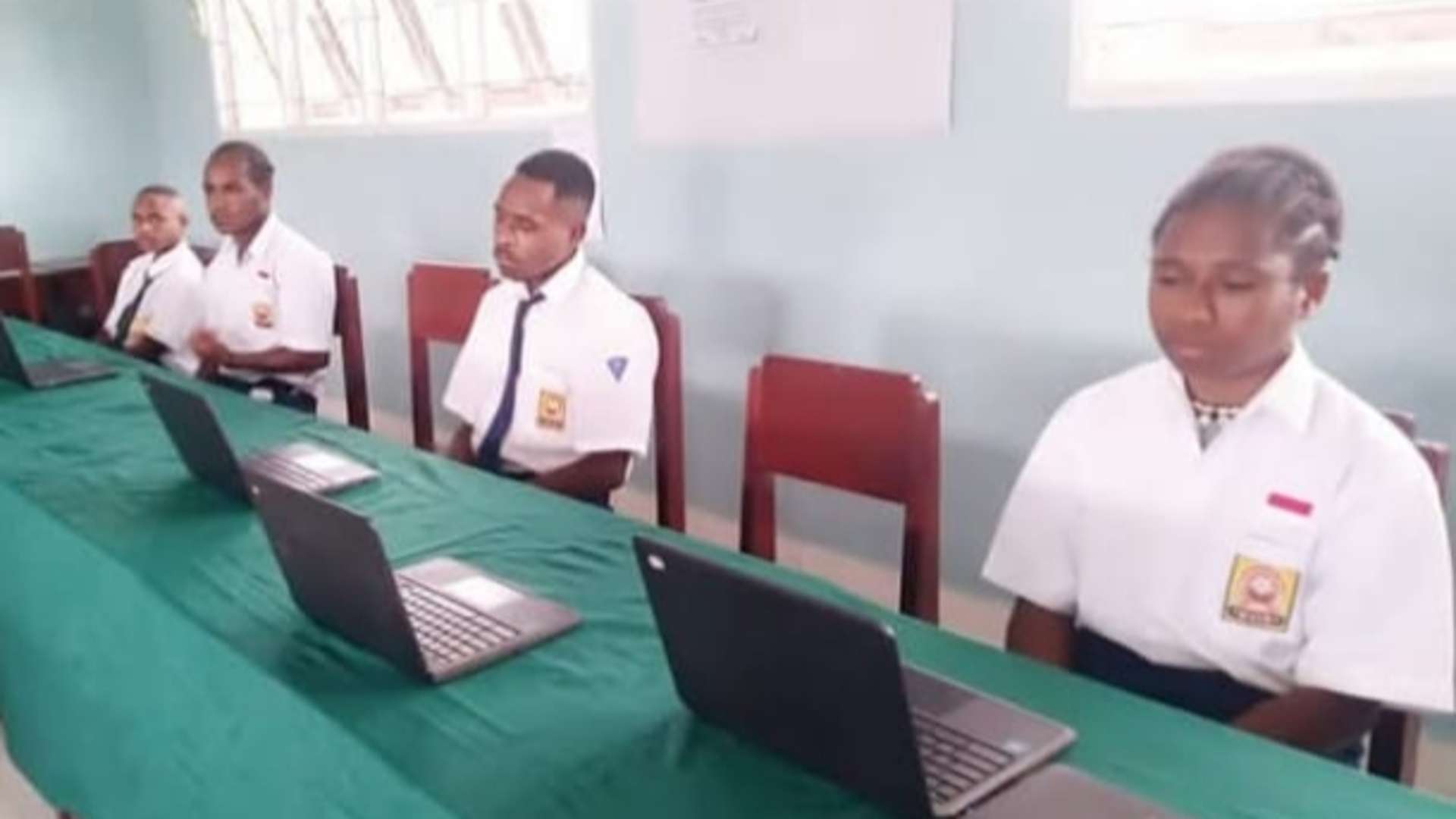 smp-negeri-9-mimika-buktikan-sekolah-pinggiran-kota-mampu-berinovasi-di-era-digital