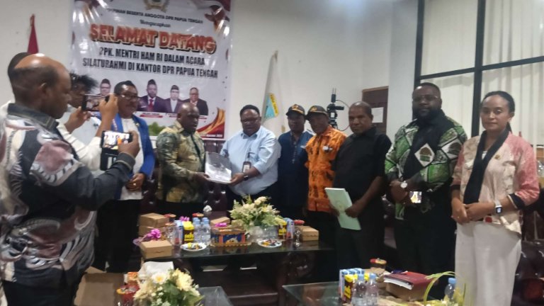 natalius-pigai-dialog-di-dpr-papua-tengah-bahas-ini