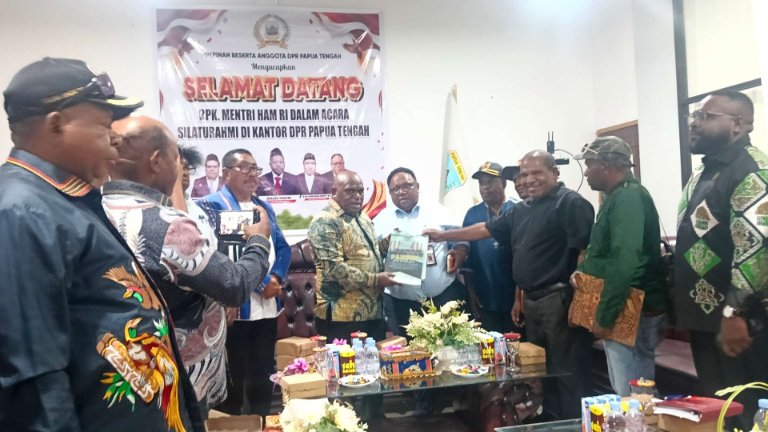Natalius Pigai: Masyarakat Papua Boleh Menuntut Semua Haknya, Asal Bukan Minta Merdeka