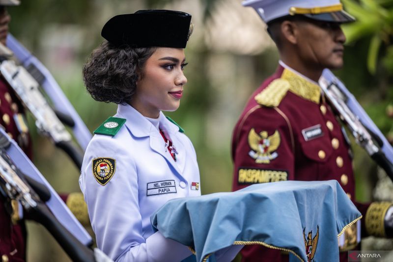 Neeltje Werimon: Pembawa Baki Bendera Merah Putih Asal Papua