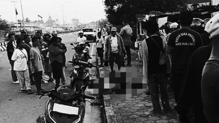 seorang-pria-tewas-bersimbah-darah-di-depan-perumahan-pondok-amor-timika