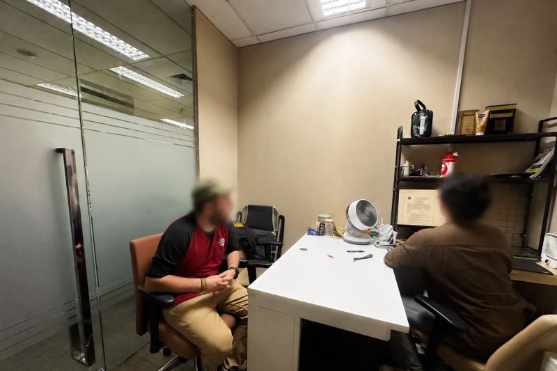 dokumentasikan-demonstrasi-knpb-imigrasi-deportasi-wna-rusia