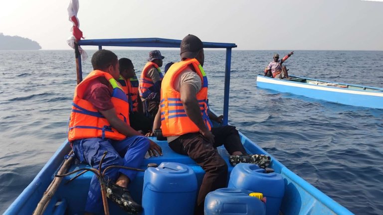 Ditpolairud Polda Papua Tengah bergerak melakukan pencarian terhadap sebuah perahu motor yang dilaporkan hilang saat dalam perjalanan dari Kabupaten Kepulauan Yapen (Serui) menuju Kabupaten Waropen. Foto : Humas Polda Papua Tengah