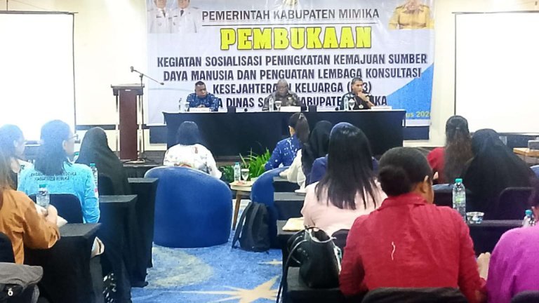 Dinas Sosial menggelar kegiatan sosialisasi peningkatan kemampuan sumber daya manusia dan penguatan kelembagaan Lembaga Konsultasi Kesejahteraan Keluarga (LK3), foto: Martha/Papua60detik