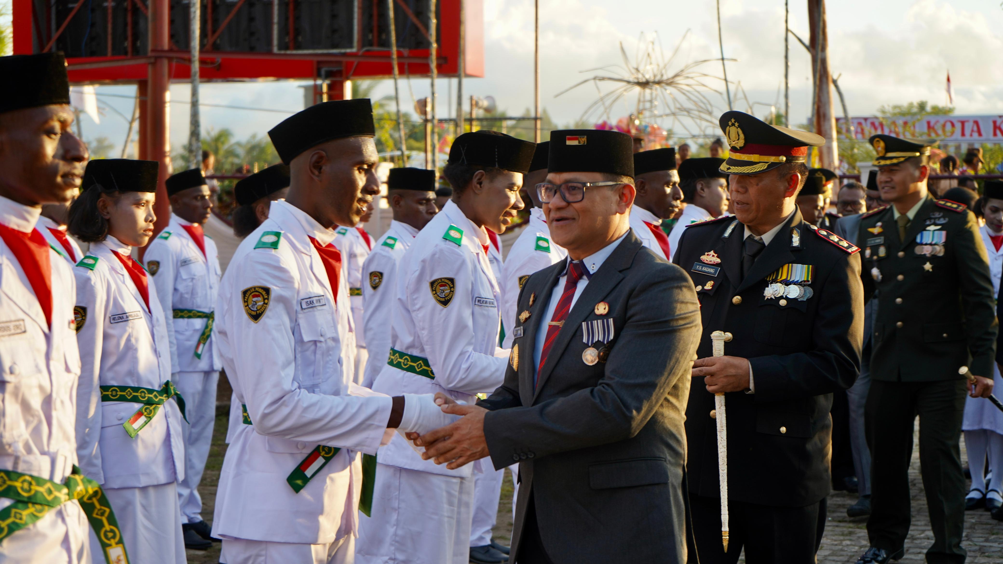 michael-gomar-kukuhkan-anggota-paskibra-mappi
