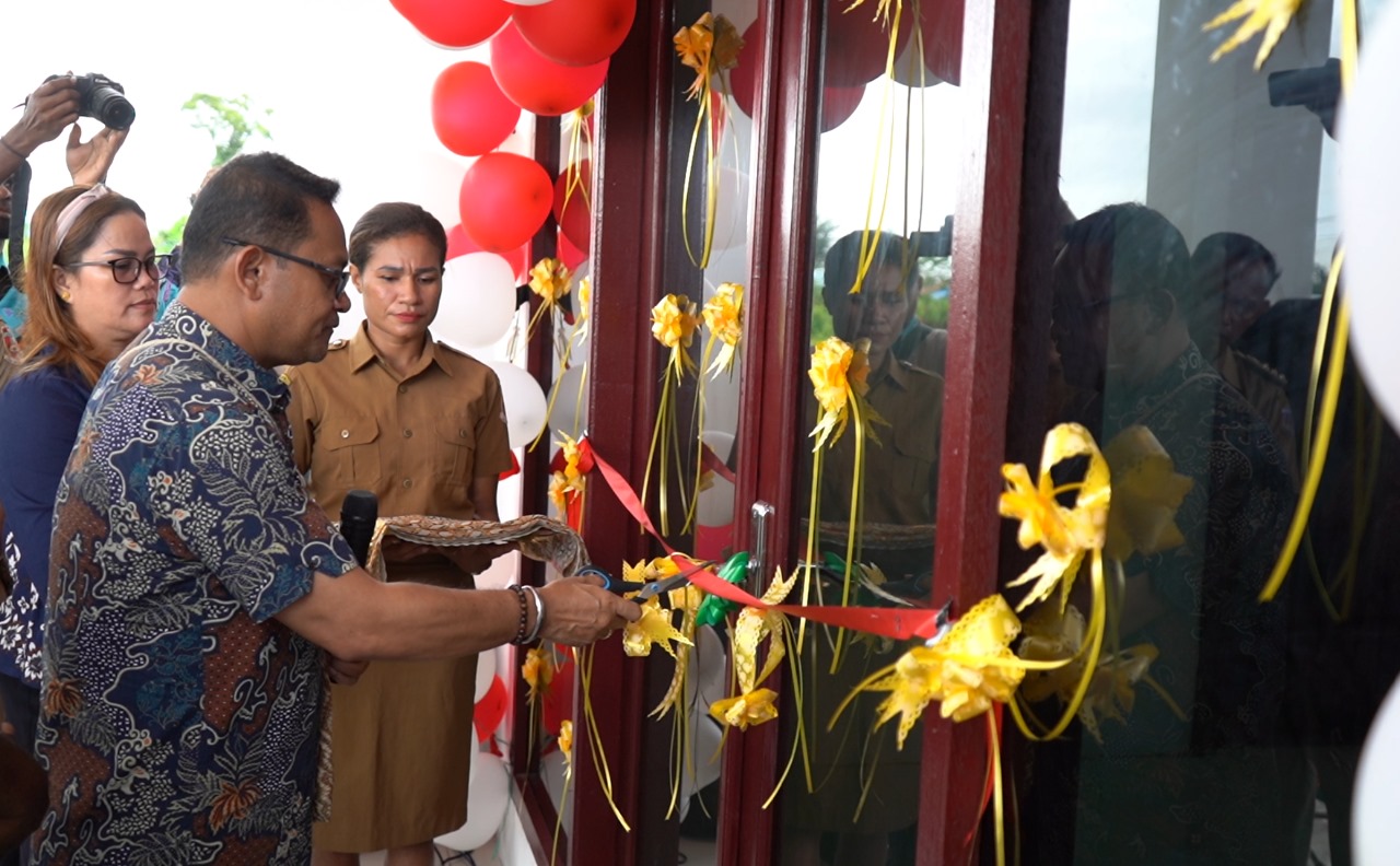 pj-bupati-mappi-resmikan-gedung-kantor-distrik-obaa-mappi