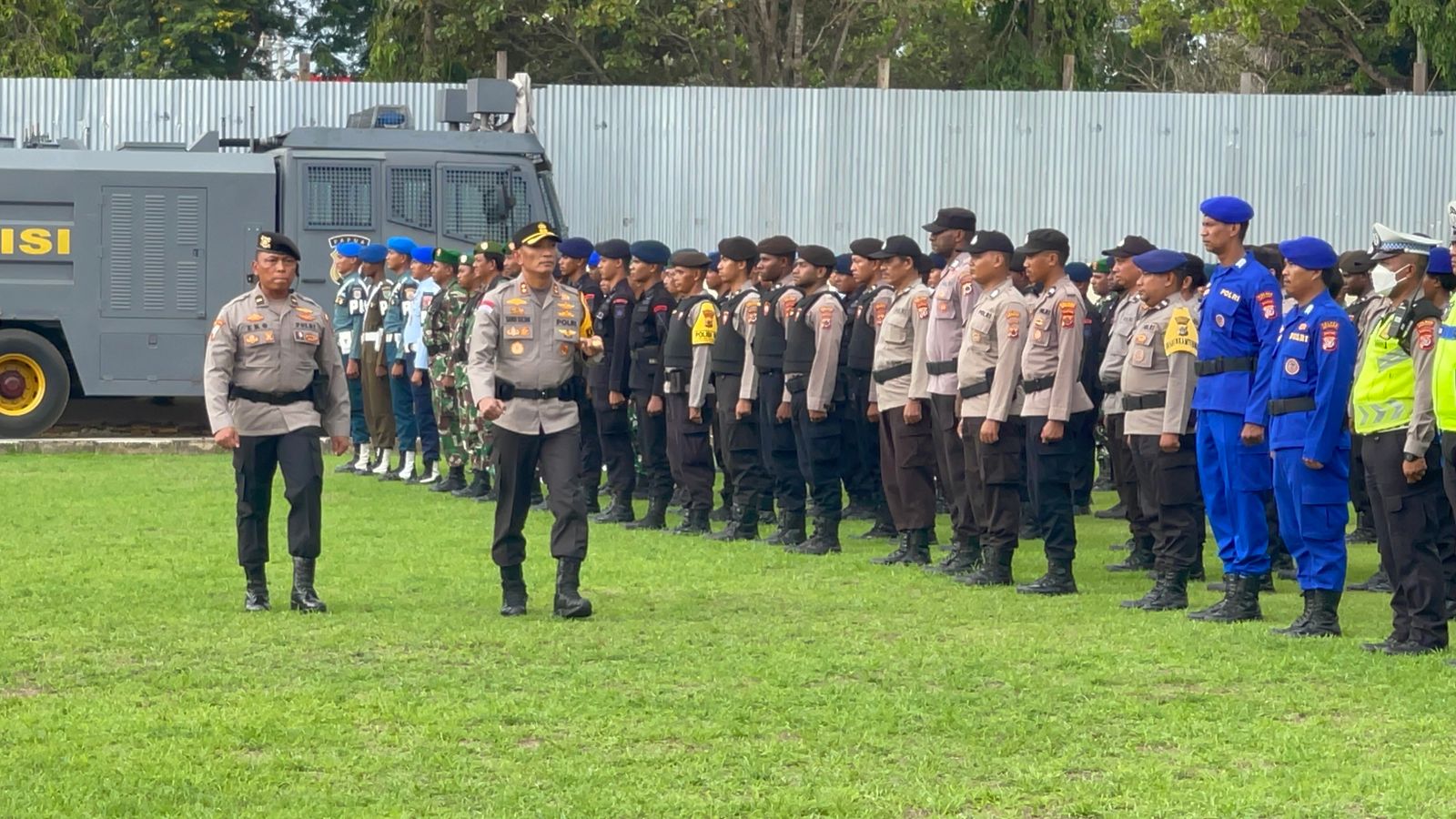 jelang-nataru-polres-merauke-laksanakan-apel-gelar-pasukan-ops-lilin-cartenz-2023