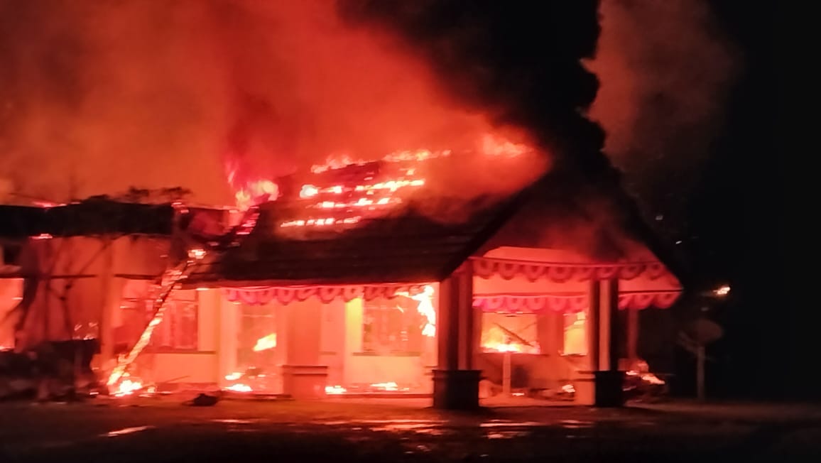 Kondisi bangunan yang terbakar di Yahukimo. Foto Istimewa