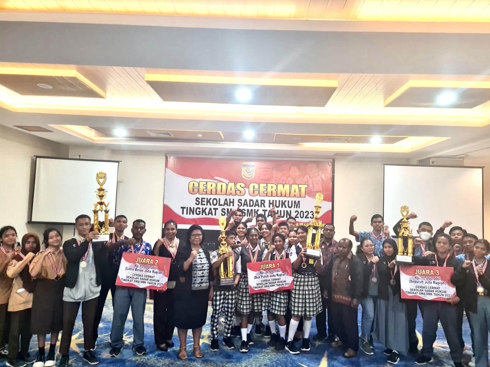 sma-santa-maria-raih-juara-lomba-cerdas-cermat-sadar-hukum-2023