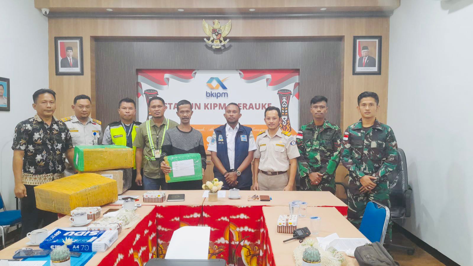 Penyerahan puluhan kilogram teripang ke pemiliknya. Foto : Istimewa