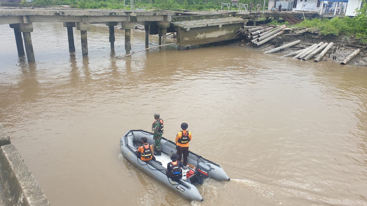 Kantor SAR Timika mengusulkan menutup operasi pencarian terhadap Putra yang jatuh dari di sekitar dermaga Pelabuhan Agats, Kabupaten Asmat, Minggu (13/6/2021) lalu. Foto: Humas Kantor SAR Timika