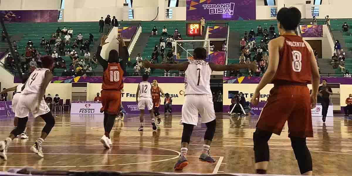 kandaskan-tuan-rumah-basket-putri-sulsel-masuk-semi-final