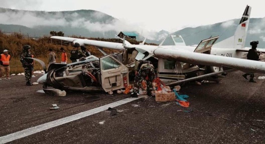 pesawat-smart-air-pk-snn-jatuh-di-ilaga-pilot-meninggal-dunia
