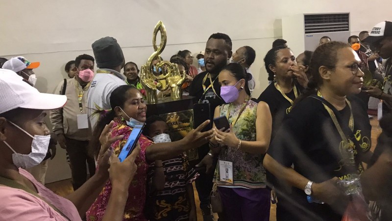 pesparawi-xiii-selesai-biak-numfor-hat-trick-juara-umum