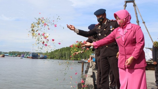 peringati-hut-brimob-batalyon-b-pelopor-satbrimob-polda-papua-tabur-bunga