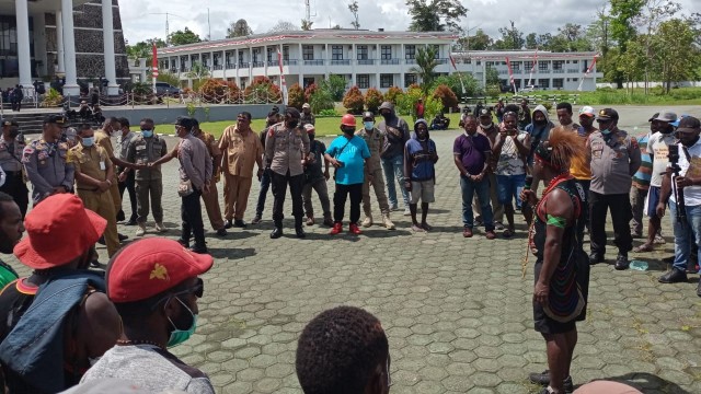fphs-unjuk-rasa-tutut-kejelasan-soal-saham-ke-bupati