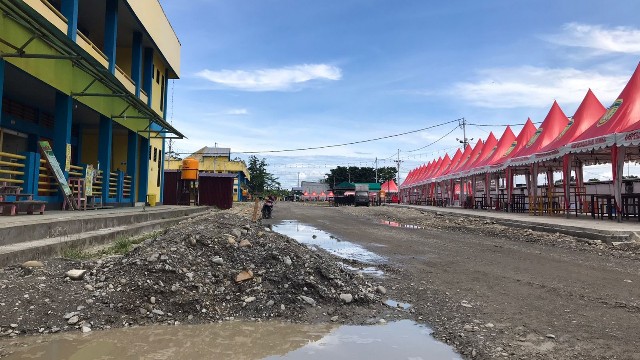 jawab-keluhan-pedagang-akses-gedung-a1-dan-a2-pasar-sentral-dibenahi