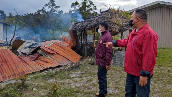 polisi-tuding-kkb-pelaku-pembakaran-bangunan-sman-1-oksibil
