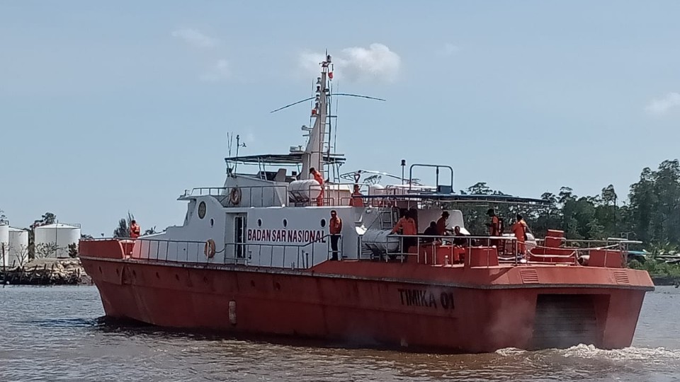 km-kalimas-4-bermuatan-bbm-pln-asmat-hilang-kontak