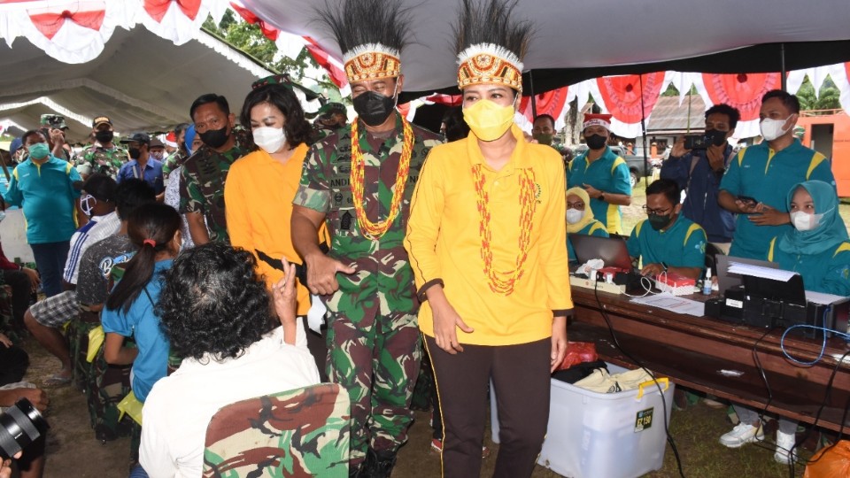 panglima-tni-tinjau-program-vaksinasi-kodam-kasuari