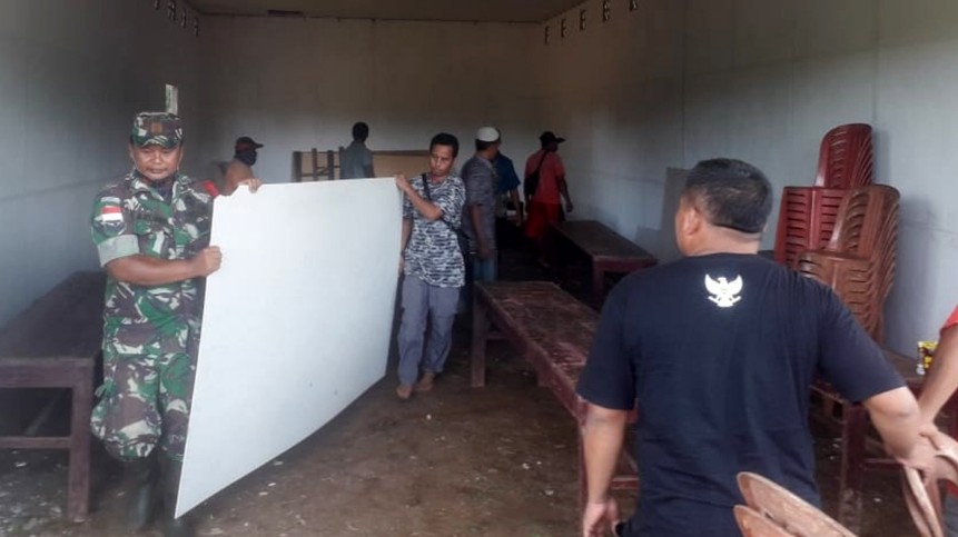 sekolah-dipalang-anggota-tni-turun-tangan