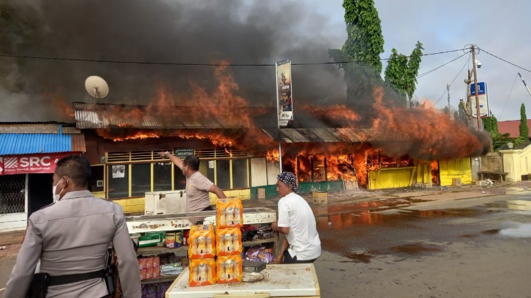 tiga-kios-di-merauke-terbakar-ini-pemicunya