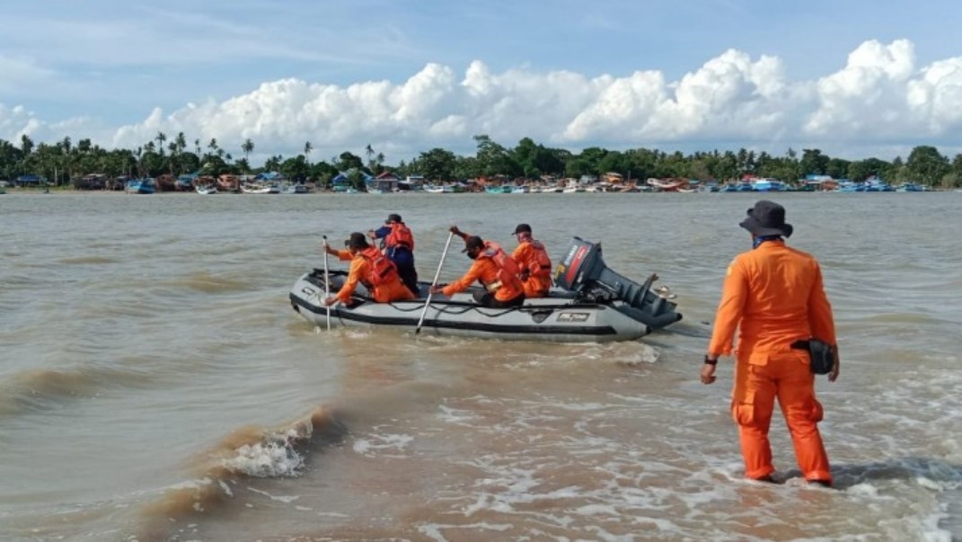 perbaiki-baling-kapal-riko-hilang-di-sungai