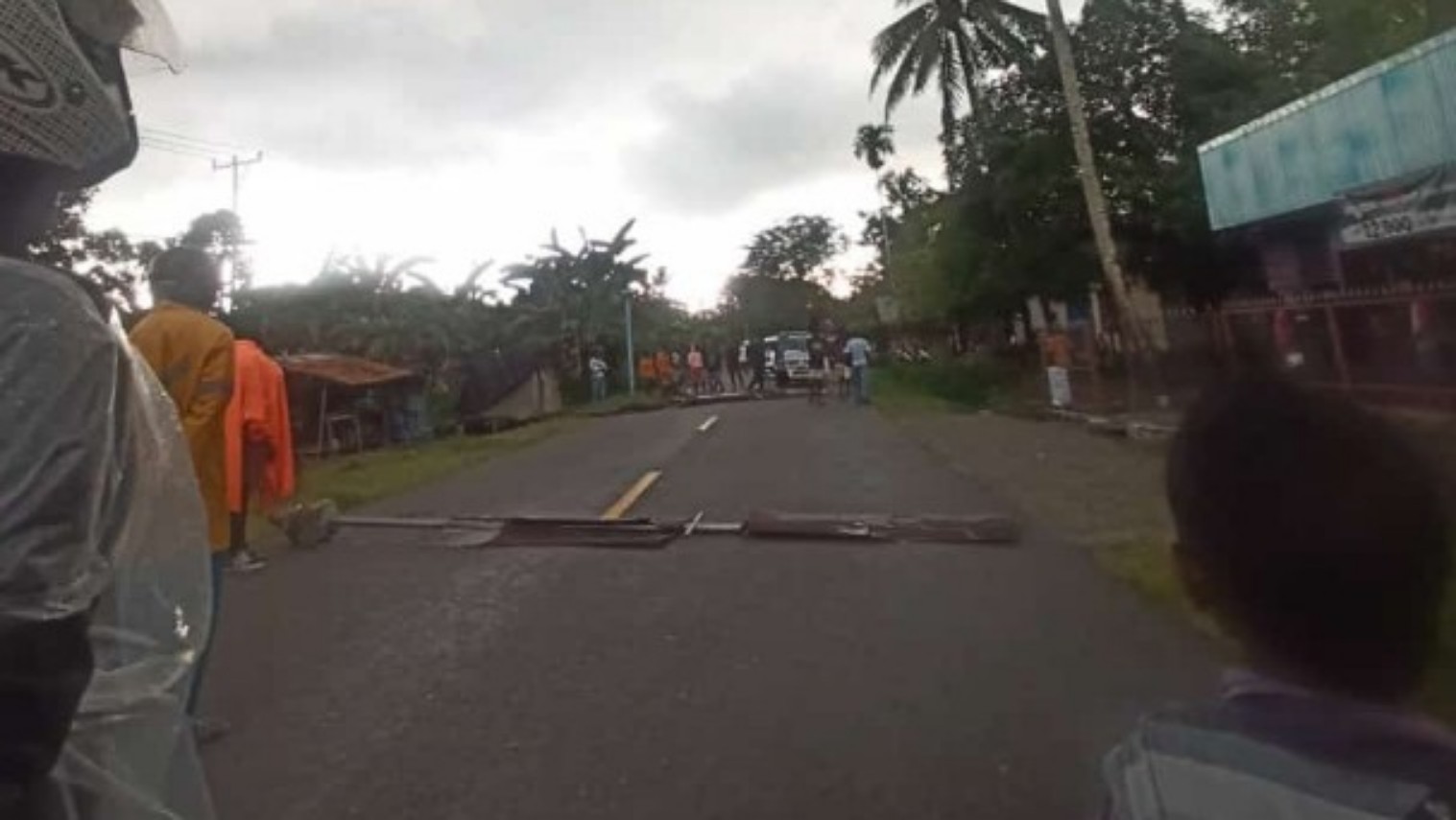 seorang-napi-lapas-timika-meninggal-warga-palang-jalan
