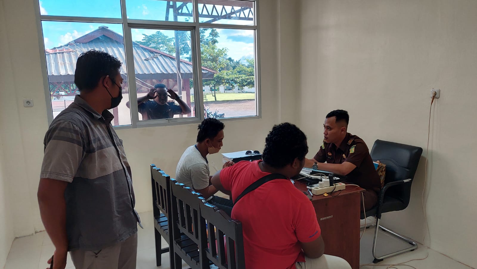 polisi-serahkan-aa-tersangka-kasus-dugaan-narkotika-ke-kejaksaan