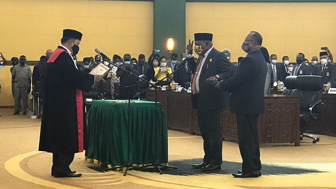 anton-bukaleng-resmi-jadi-ketua-dprd-mimika