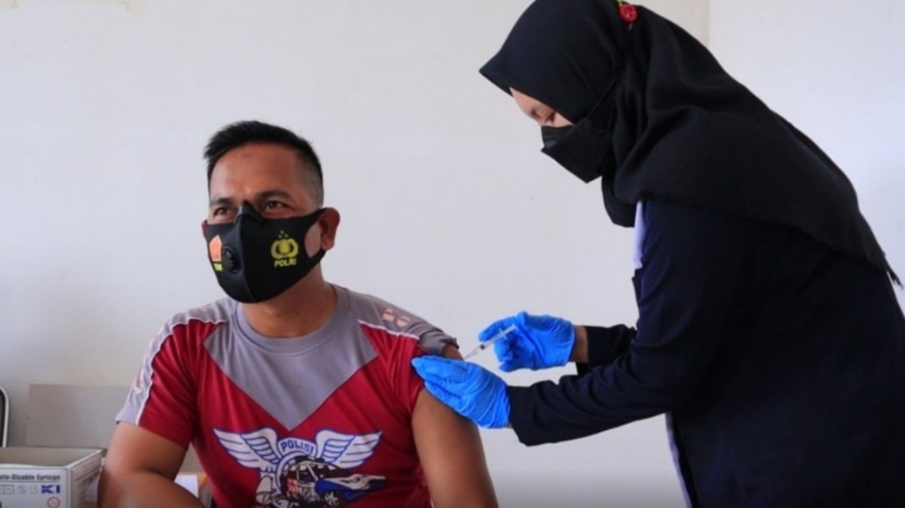 polres-merauke-gelar-vaksinasi-boster-bagi-personel