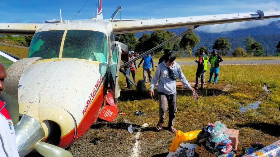 pecah-ban-pesawat-sas-pk-fsw-tergelincir-di-sugapa
