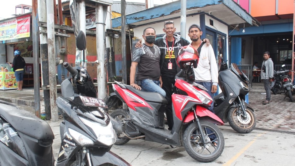 Kepala pangkalan ojek Diana, Steven dengan anggotanya. Foto : Dicky Elwuar/Papua60detik