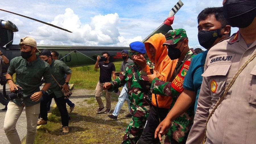 aparat-keamanan-evakuasi-satu-korban-selamat-dari-beoga