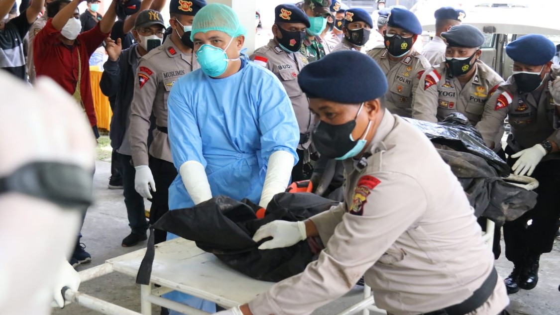 tim-gabungan-identifikasi-jenazah-8-pekerja-korban-kkb-puncak