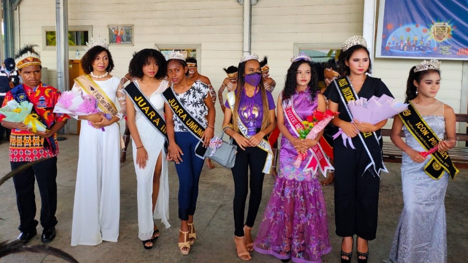 kezya-edowai-raih-dua-penghargaan-di-ajang-miss-ultra-universe-internasional-2022