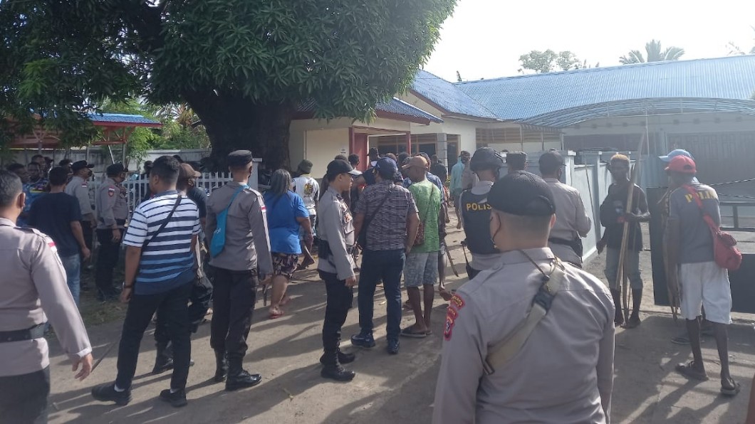 polisi-redam-bentrok-kelompok-warga-di-merauke